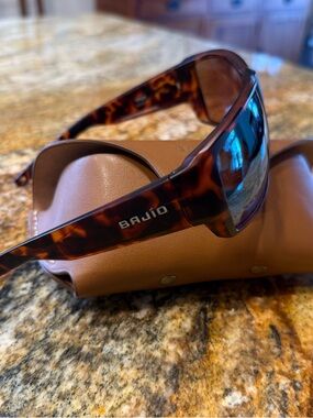 Bajio Men's Tortoiseshell Sunglasses with Brown Gradient Lenses